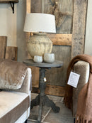 Wijntafeltje van grijs hout met driepoot - 50 cm