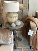 Wijntafeltje van grijs hout met driepoot - 50 cm