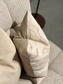 Beigekleurig kussen met goud en witte borduursels - 45x45 cm - Pretissa sand