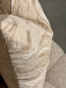 Beigekleurig kussen met goud en witte borduursels - 45x45 cm - Pretissa sand
