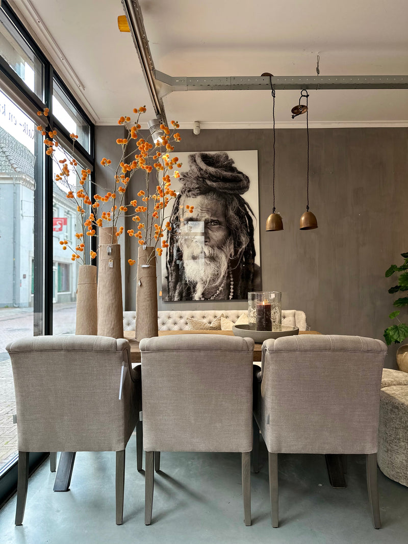 Acrylic art print 100x150 cm – Varanasi Holy Man in zwart-wit glanzend