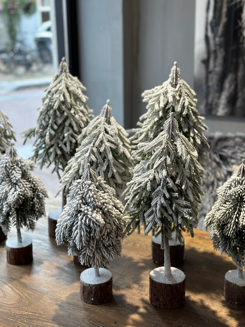 Kunst kerstboompje met besneeuwde toppen 33 cm hoog