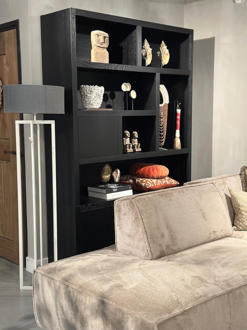 Kast Helsinki in zwart eiken fineer vakkenkast met twee deurtjes - 150x45x220 cm