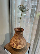 Rieten vaasje met zigzag patronen- 30 cm