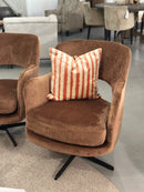 Draaifauteuil Posh in een warme terracotta kleurige velours stof