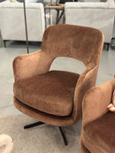 Draaifauteuil Posh in een warme terracotta kleurige velours stof