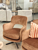 Draaifauteuil Posh in een warme terracotta kleurige velours stof