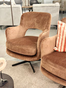 Draaifauteuil Posh in een warme terracotta kleurige velours stof