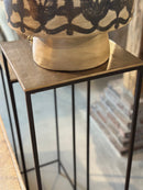 Zuil van zwart metaal met gouden blad – 120x35 cm