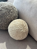 XL rond kussen in licht beige pluisjes stof - 25 cm