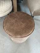 Hocker mops in koffiekleurige velours stof - H48 cm x D40 cm