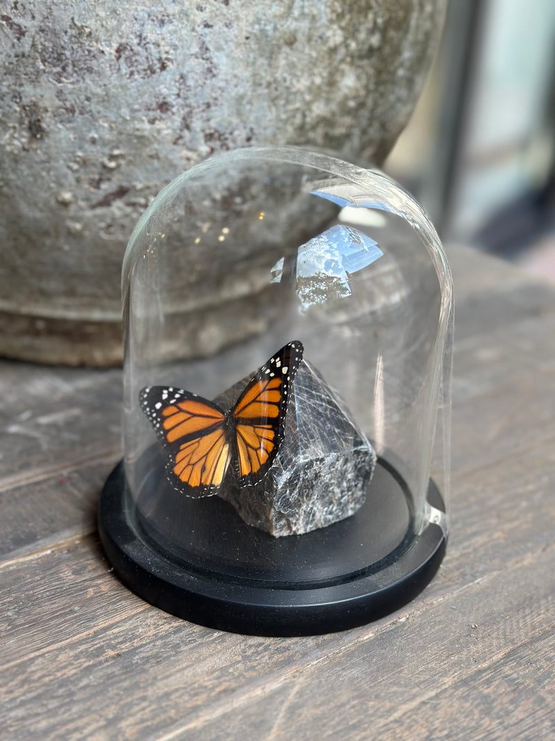 Stolp met oranje vlinder op marmeren steen - D16 x H17 cm