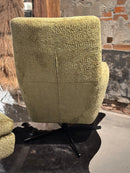 Fauteuil Dea met groene velours stof met zwarte draaipoot