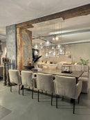 Eetkamerstoel Dox in lichte zandkleurige stof met zwarte metalen poten