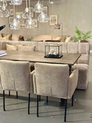 Eetkamerstoel Dox in lichte zandkleurige stof met zwarte metalen poten