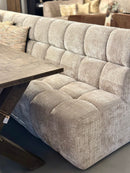 Eetkamerbank Loa in in grove beigekleurige stof met geblokte zitting - 250 cm