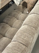 Eetkamerbank Loa in in grove beigekleurige stof met geblokte zitting - 250 cm