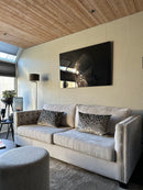 Bank Karel in beige linnen-look stof met gecapitonneerde armleuningen - 3 zits bank