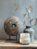 Oud houten katrol op statief