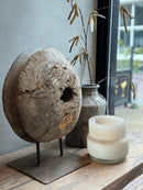 Oud houten katrol op statief