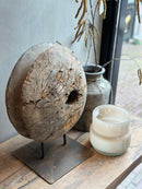 Oud houten katrol op statief