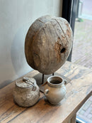 Oud houten katrol op statief