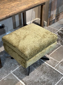 Fauteuil Dea met groene velours stof met zwarte draaipoot