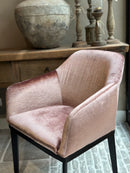 Eetkamerstoel Camilla met armleuning in roze shiny stof - Keijser & Co