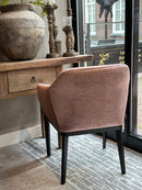 Eetkamerstoel Camilla met armleuning in roze shiny stof - Keijser & Co