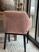 Eetkamerstoel Camilla met armleuning in roze shiny stof - Keijser & Co