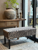 Eetkamerbankje Ben met een zilvergrijze zebra stoffering