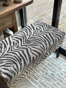 Eetkamerbankje Ben met een zilvergrijze zebra stoffering