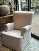 Fauteuil Aafje in een oudroze katoen-linnen stof met losse rok