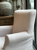 Fauteuil Aafje in een oudroze katoen-linnen stof met losse rok