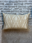 Kussen met bladeren borduursels - Zedonna Gold CLAUDI - 40x60 cm