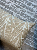 Kussen met bladeren borduursels - Zedonna Gold CLAUDI - 40x60 cm