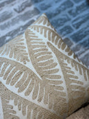 Kussen met bladeren borduursels - Zedonna Gold CLAUDI - 40x60 cm