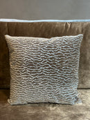 Zandkleurig kussen met zilveren details - Cornelis Dark Sand CLAUDI - 45x45 cm