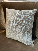 Zandkleurig kussen met zilveren details - Cornelis Dark Sand CLAUDI - 45x45 cm