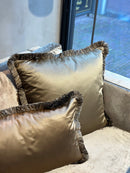 Goudkleurig satijnen kussen met franjes - Dafne Light Gold CLAUDI - 60x60 cm