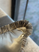 Goudkleurig satijnen kussen met franjes - Dafne Light Gold CLAUDI - 60x60 cm