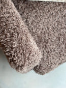 Fauteuil Cindy met zwarte draaipoot in donkerbruine doodle stof