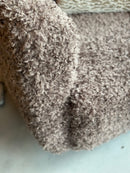 Fauteuil Cindy met zwarte draaipoot in donkerbruine doodle stof