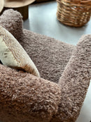 Fauteuil Cindy met zwarte draaipoot in donkerbruine doodle stof