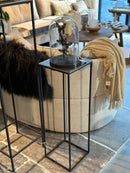 Zuil van zwart opengewerkt metaal met gouden blad - 80x25x25 cm