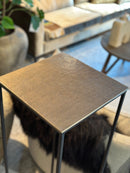 Zuil van zwart opengewerkt metaal met gouden blad - 120x35x35 cm