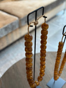 Bruine kralenketting op standaard - 52 cm