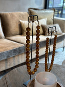 Bruine kralenketting op standaard - 52 cm