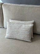 Kussen in beige-wit gemêleerde stof - Clarissa EXCLUSIVE Sand CLAUDI - 30x45 cm