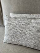 Kussen in beige-wit gemêleerde stof - Clarissa EXCLUSIVE Sand CLAUDI - 30x45 cm